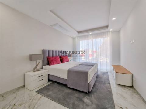 Apartamentos T2 - Varandas desde 29 m2 - Piscina - Ar Condicionado - Piso Radiante - Lagos - Algarve