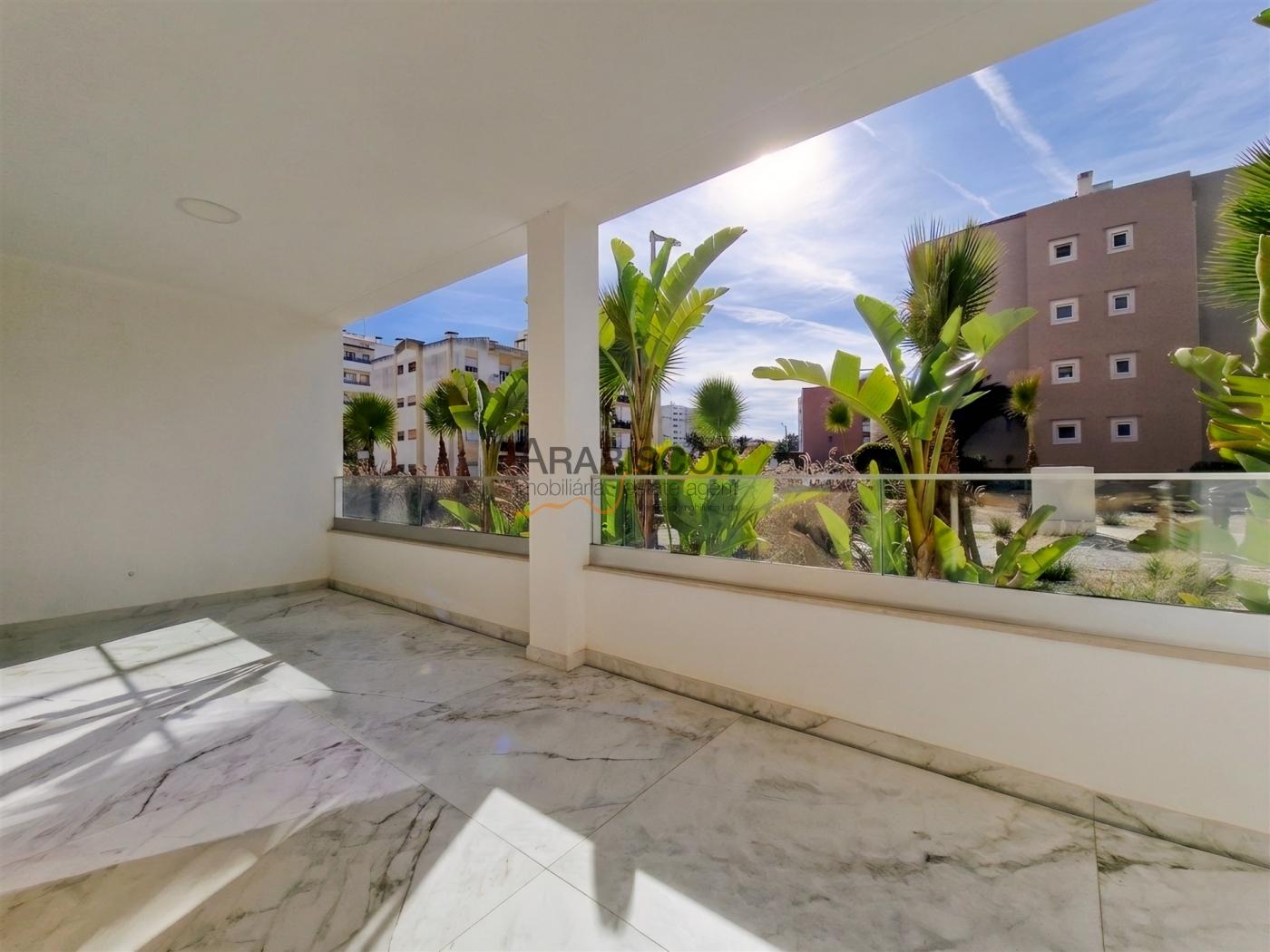 Apartamentos T2 - Varandas desde 29 m2 - Piscina - Ar Condicionado - Piso Radiante - Lagos - Algarve