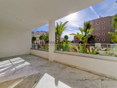 Apartamentos T2 - Varandas desde 29 m2 - Piscina - Ar Condicionado - Piso Radiante - Lagos - Algarve