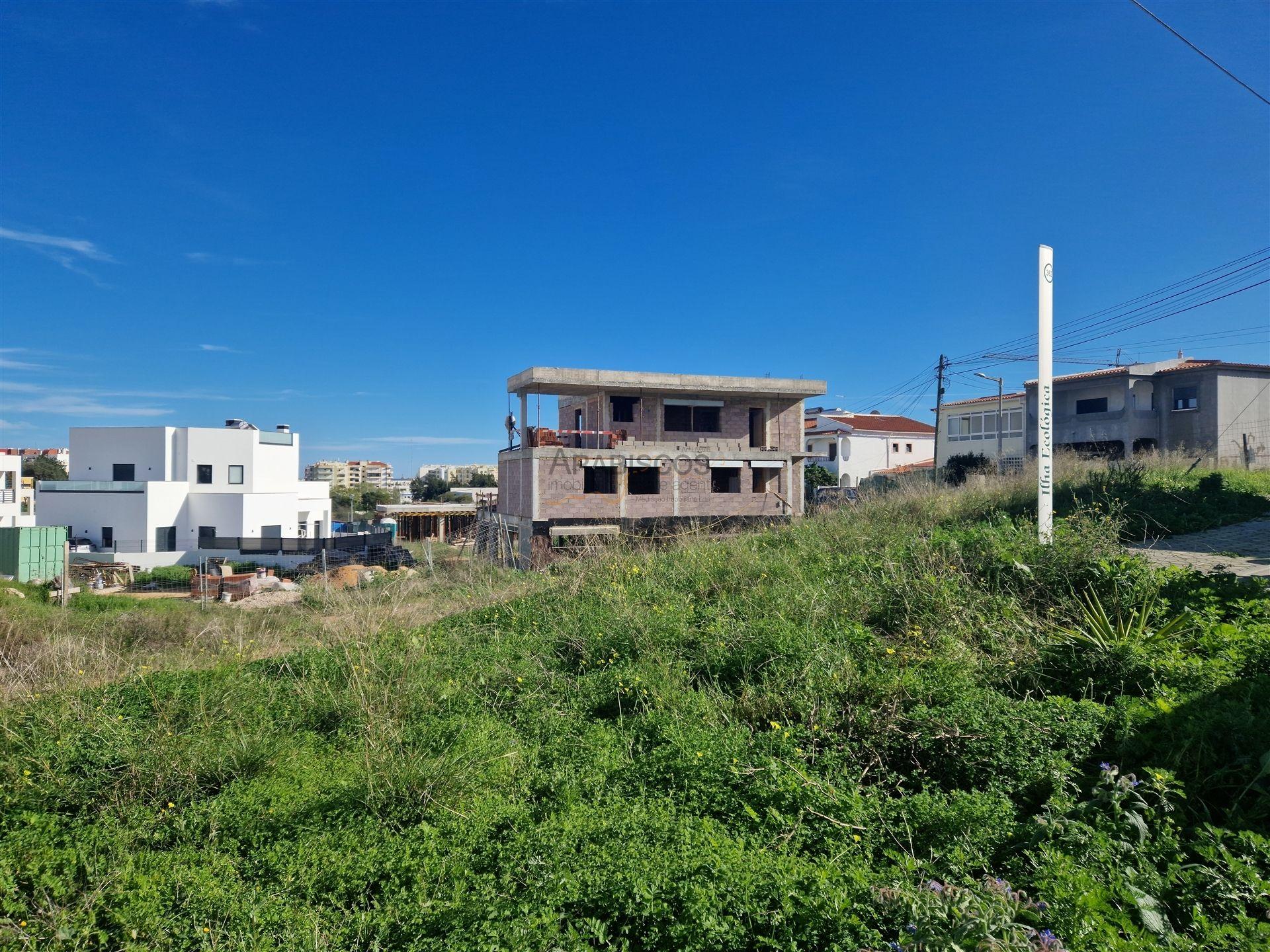 Lote de Terreno - Moradia Isolada - Cave - Piscina - Alto Alfarrobal - Portimão- Algarve