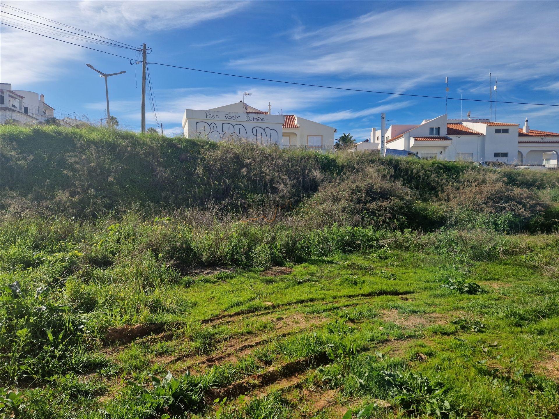 Lote de Terreno - Moradia Isolada - Cave - Piscina - Alto Alfarrobal - Portimão- Algarve