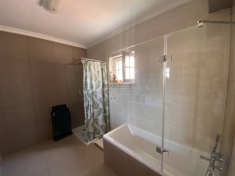 Moradia T4 - Piscina- Jardim- Bela Vista - Lagoa