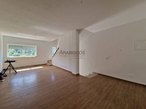 Moradia T3 - Terraço com 30 m2 - Quintal - Garagem - Odelouca - Silves - Algarve
