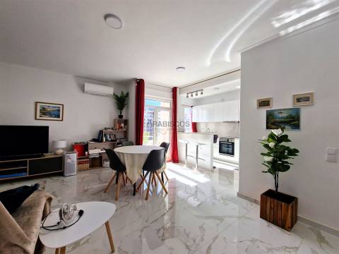 Apartamento T1 - Varanda - Vista Mar - Lugar de Garagem - Praia da Rocha - Portimão - Faro - Algarve