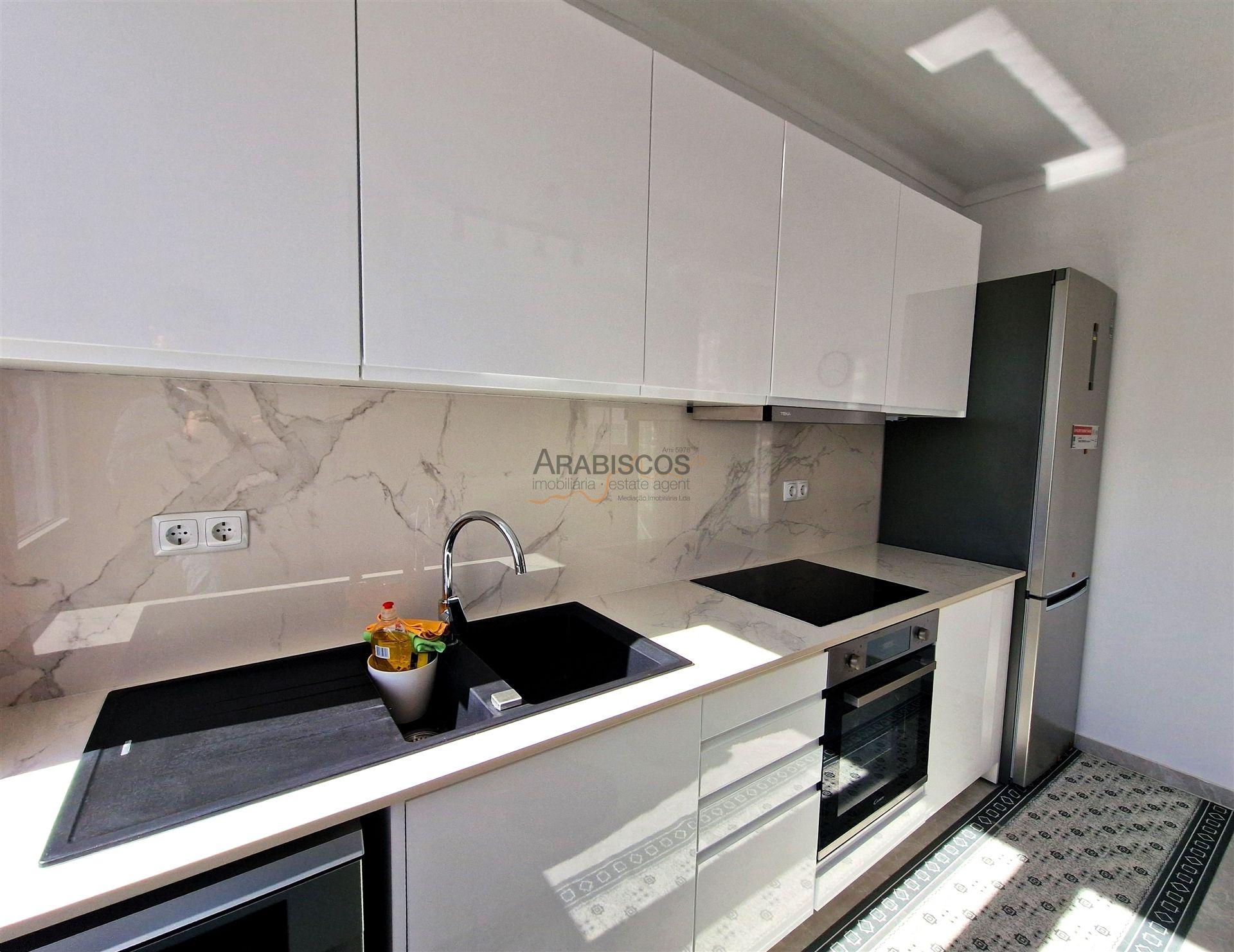 Apartamento T1 - Varanda - Vista Mar - Lugar de Garagem - Praia da Rocha - Portimão - Faro - Algarve