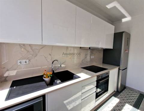 Apartamento T1 - Varanda - Vista Mar - Lugar de Garagem - Praia da Rocha - Portimão - Faro - Algarve