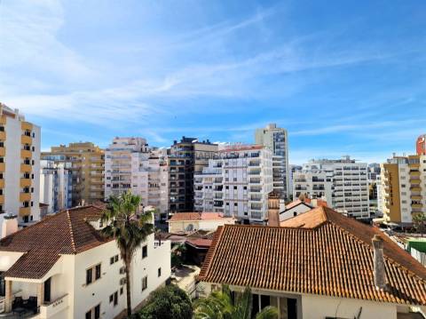 Apartamento T1 - Varanda - Vista Mar - Lugar de Garagem - Praia da Rocha - Portimão - Faro - Algarve