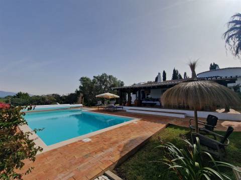 Moradia T4 - Terreno de 2.500 m2 - Piscina - Vista Campo - Serra e Mar - Portimão - Algarve