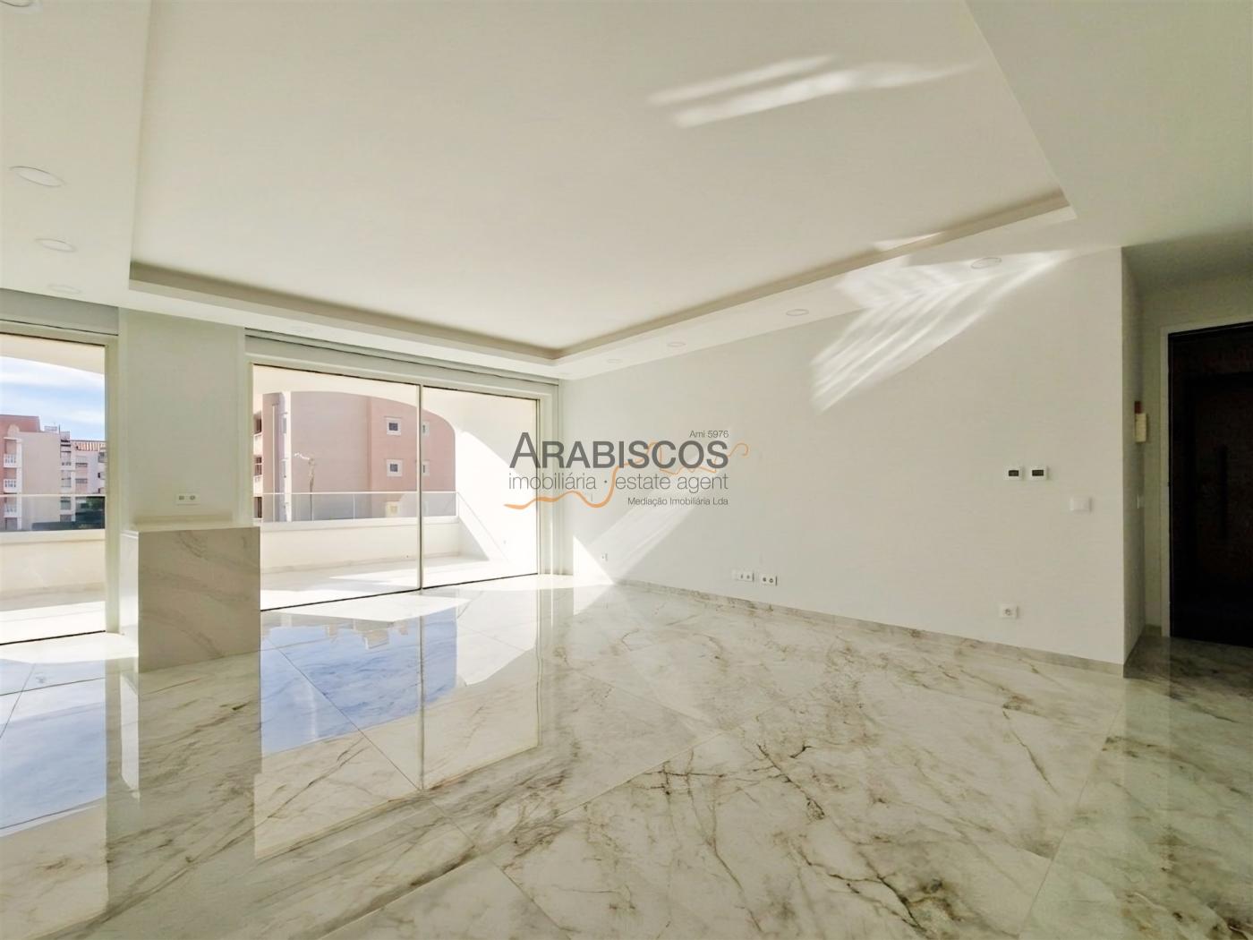 Apartamento T4 - Varandas com 46 m2 - Piscina - Ar Condicionado - Piso Radiante - Lagos - Algarve