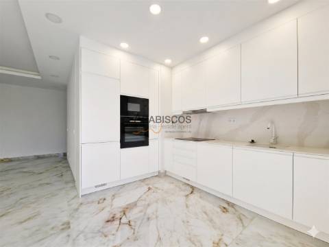 Apartamento T4 - Varandas com 46 m2 - Piscina - Ar Condicionado - Piso Radiante - Lagos - Algarve