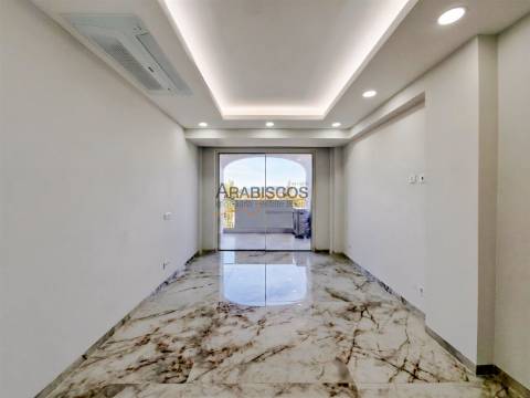 Apartamento T4 - Varandas com 46 m2 - Piscina - Ar Condicionado - Piso Radiante - Lagos - Algarve