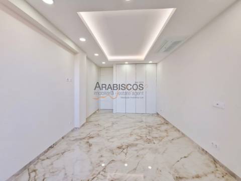 Apartamento T4 - Varandas com 46 m2 - Piscina - Ar Condicionado - Piso Radiante - Lagos - Algarve