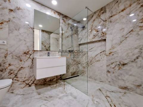 Apartamento T4 - Varandas com 46 m2 - Piscina - Ar Condicionado - Piso Radiante - Lagos - Algarve