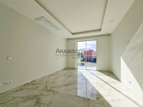 Apartamento T4 - Varandas com 46 m2 - Piscina - Ar Condicionado - Piso Radiante - Lagos - Algarve