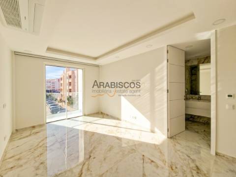 Apartamento T4 - Varandas com 46 m2 - Piscina - Ar Condicionado - Piso Radiante - Lagos - Algarve