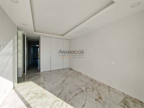 Apartamento T4 - Varandas com 46 m2 - Piscina - Ar Condicionado - Piso Radiante - Lagos - Algarve