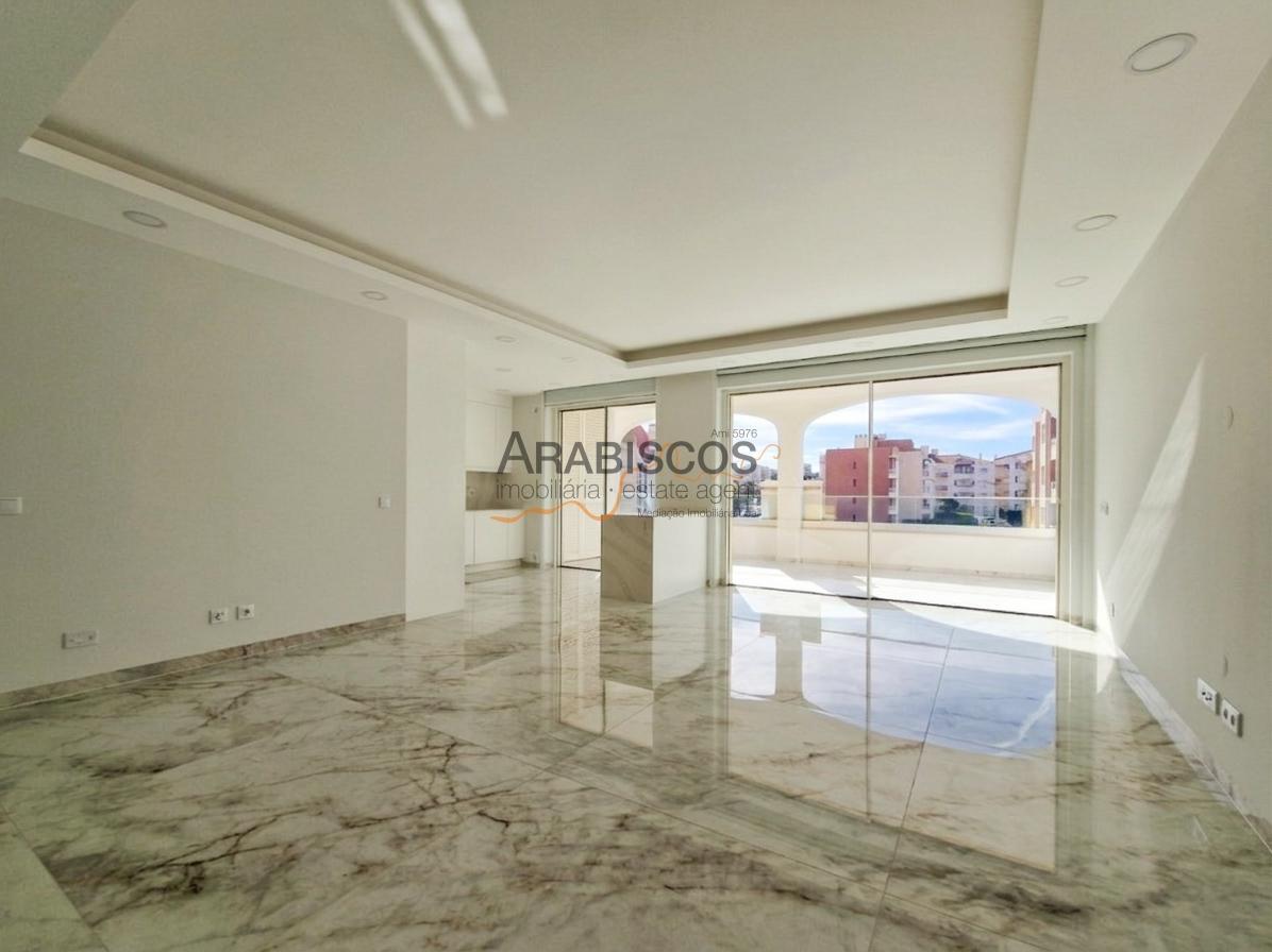 Apartamento T4 - Varandas com 46 m2 - Piscina - Ar Condicionado - Piso Radiante - Lagos - Algarve
