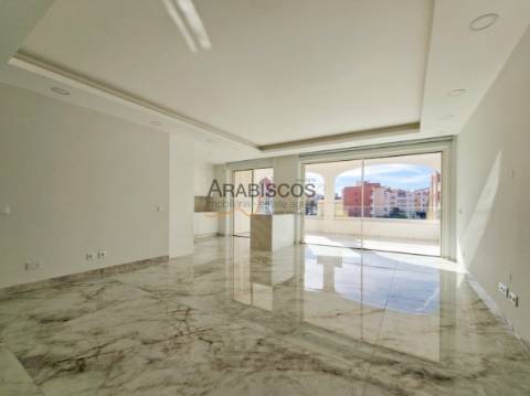 Apartamento T4 - Varandas com 46 m2 - Piscina - Ar Condicionado - Piso Radiante - Lagos - Algarve