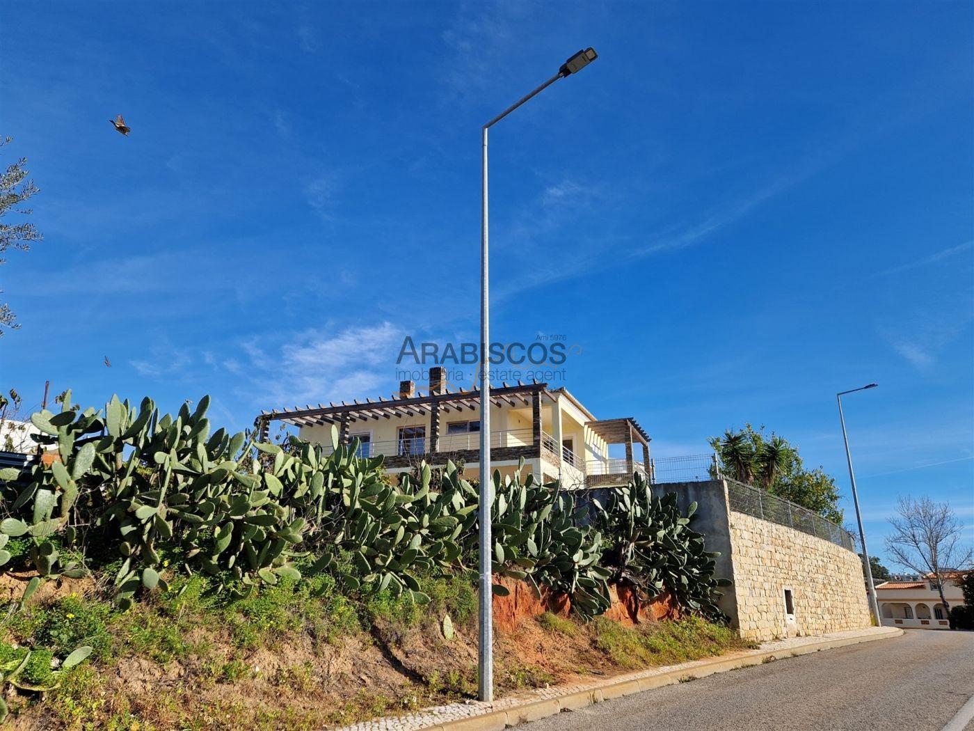 Moradia T3 - Vendida Ocupada - 2 Suítes - Lareira - Garagem Fechada - Vale França - Portimão