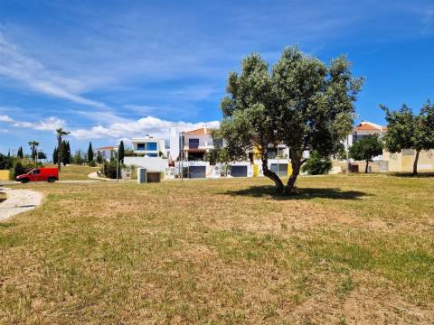 Apartamento T2 - Terraço com 38 m2 - Barbecue - 1 Lugar Garagem - Vale Lagar - Portimão
