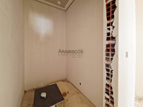 Apartamento T2 - Terraço com 38 m2 - Barbecue - 1 Lugar Garagem - Vale Lagar - Portimão