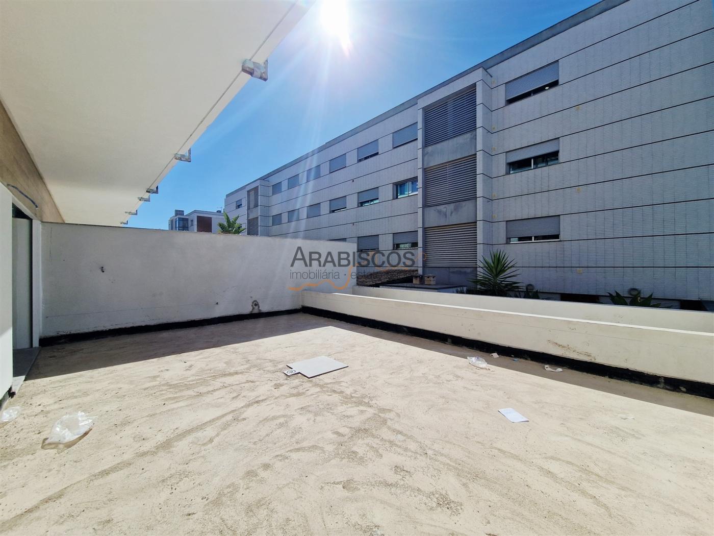 Apartamento T2 - Terraço com 38 m2 - Barbecue - 1 Lugar Garagem - Vale Lagar - Portimão