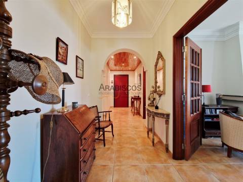 Apartamento T3- Sala com Lareira - Suíte - Arrecadação - Parqueamento - Praia do Vau - Algarve