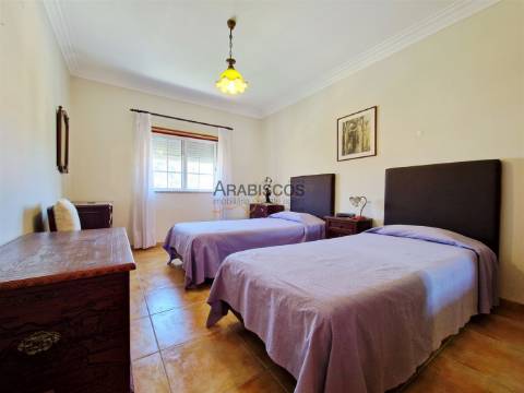 Apartamento T3- Sala com Lareira - Suíte - Arrecadação - Parqueamento - Praia do Vau - Algarve
