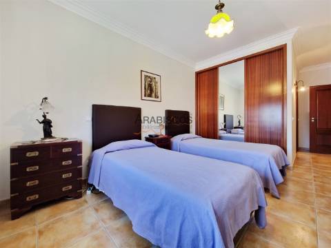 Apartamento T3- Sala com Lareira - Suíte - Arrecadação - Parqueamento - Praia do Vau - Algarve