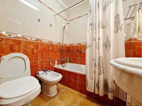 Apartamento T3- Sala com Lareira - Suíte - Arrecadação - Parqueamento - Praia do Vau - Algarve
