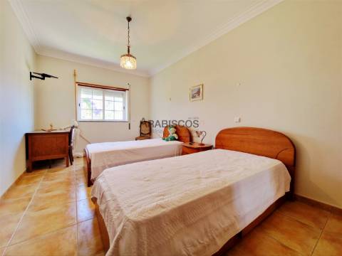Apartamento T3- Sala com Lareira - Suíte - Arrecadação - Parqueamento - Praia do Vau - Algarve