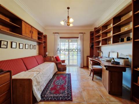 Apartamento T3- Sala com Lareira - Suíte - Arrecadação - Parqueamento - Praia do Vau - Algarve