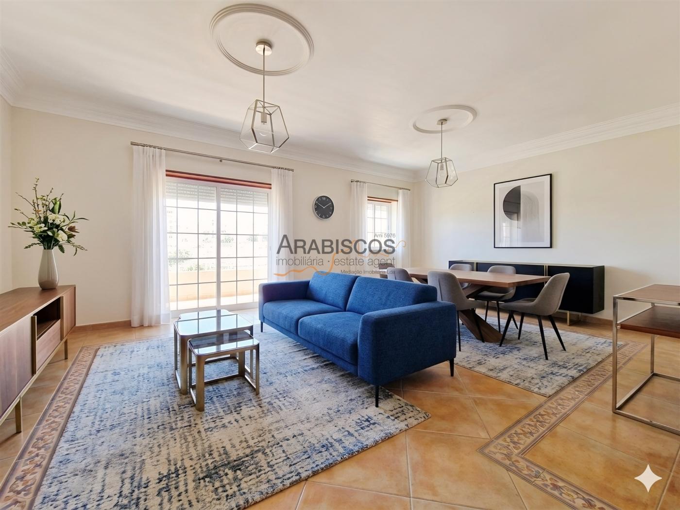 Apartamento T3- Sala com Lareira - Suíte - Arrecadação - Parqueamento - Praia do Vau - Algarve