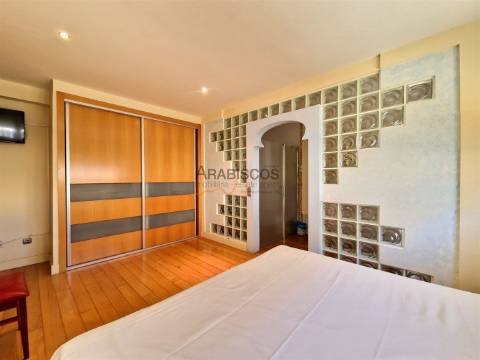 Moradia T6 - Potencial Até 6 Apartamentos - Garagem - Terraços - Bemposta - Portimão - Algarve