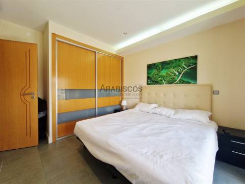 Moradia T6 - Potencial Até 6 Apartamentos - Garagem - Terraços - Bemposta - Portimão - Algarve