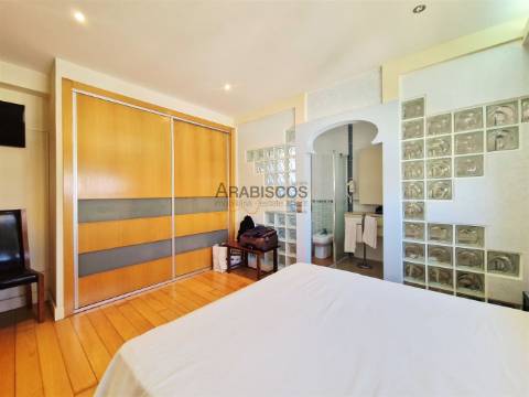 Moradia T6 - Potencial Até 6 Apartamentos - Garagem - Terraços - Bemposta - Portimão - Algarve