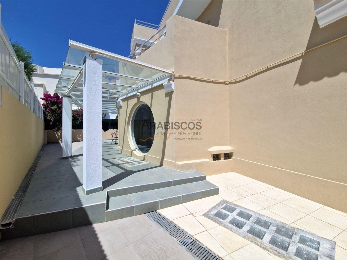 Moradia T6 - Potencial Até 6 Apartamentos - Garagem - Terraços - Bemposta - Portimão - Algarve