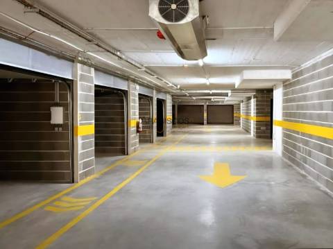 Lugares de Estacionamento - Preço desde 17.500 € - Portimão - Centro