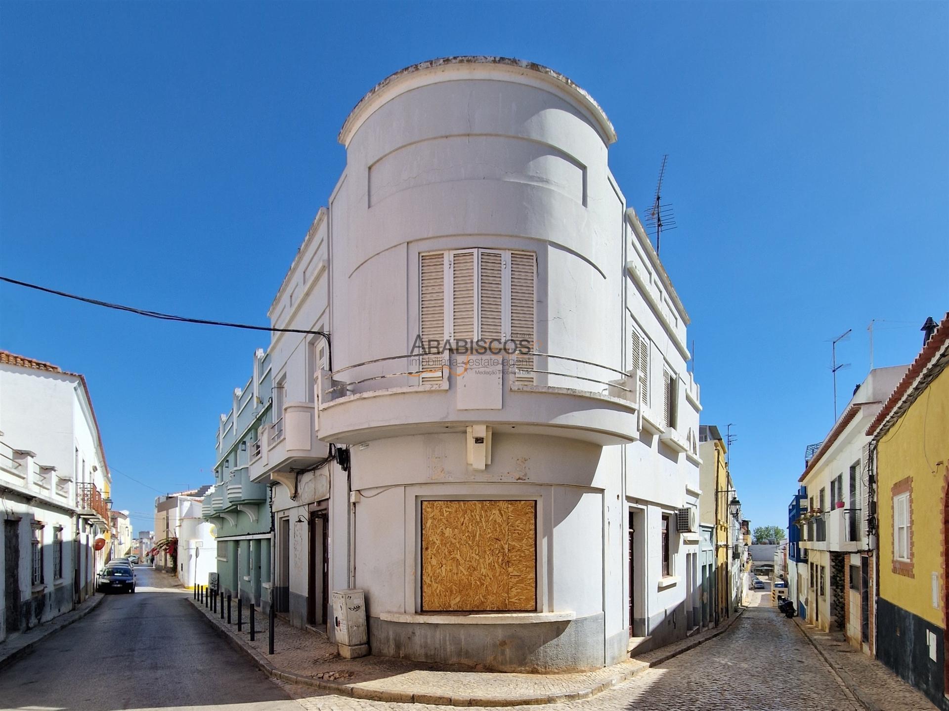 Moradia T3 - Zona ARU - Art Déco - Apartamento T3 - Loja - Centro de Portimão - Algarve