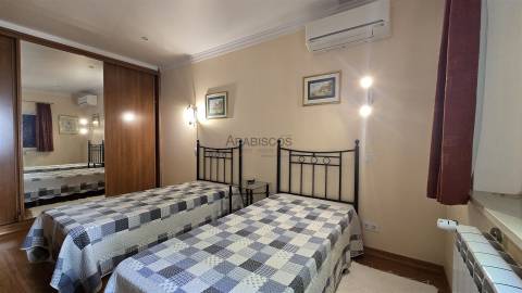 Moradia Isolada T5 - Piscina Aquecida - Jardim - Garagem - Anexo T2 -Urbanização St. António - Alvor