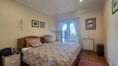Moradia Isolada T5 - Piscina Aquecida - Jardim - Garagem - Anexo T2 -Urbanização St. António - Alvor