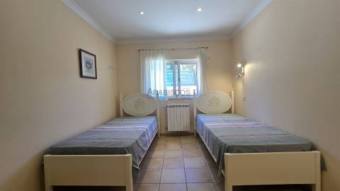 Moradia Isolada T5 - Piscina Aquecida - Jardim - Garagem - Anexo T2 -Urbanização St. António - Alvor