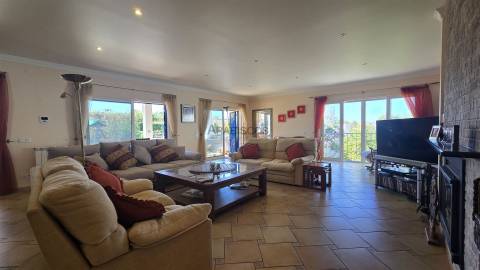 Moradia Isolada T5 - Piscina Aquecida - Jardim - Garagem - Anexo T2 -Urbanização St. António - Alvor