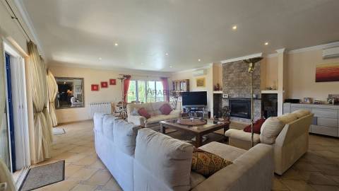 Moradia Isolada T5 - Piscina Aquecida - Jardim - Garagem - Anexo T2 -Urbanização St. António - Alvor