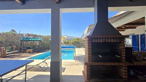 Moradia Isolada T5 - Piscina Aquecida - Jardim - Garagem - Anexo T2 -Urbanização St. António - Alvor