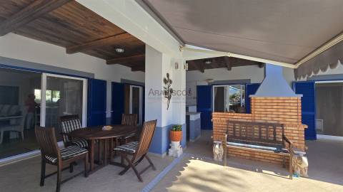 Moradia Isolada T5 - Piscina Aquecida - Jardim - Garagem - Anexo T2 -Urbanização St. António - Alvor