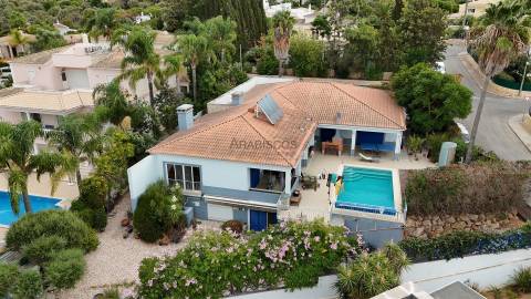 Moradia Isolada T5 - Piscina Aquecida - Jardim - Garagem - Anexo T2 -Urbanização St. António - Alvor