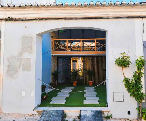 Moradia - Nova - Garagem - Jardim Interior - Portimão - Algarve