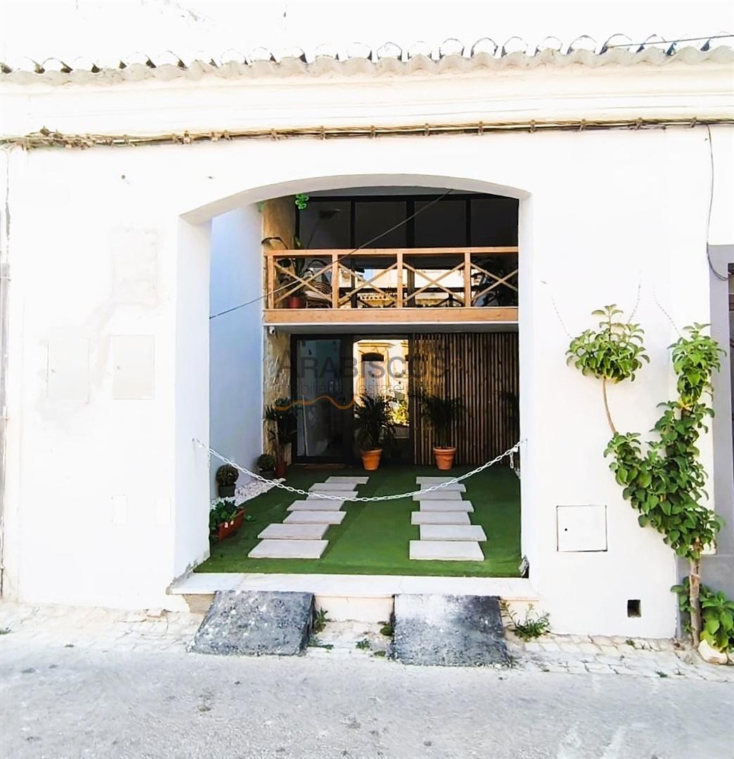 Moradia - Nova - Garagem - Jardim Interior - Portimão - Algarve