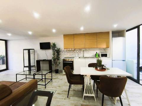 Moradia - Nova - Garagem - Jardim Interior - Portimão - Algarve